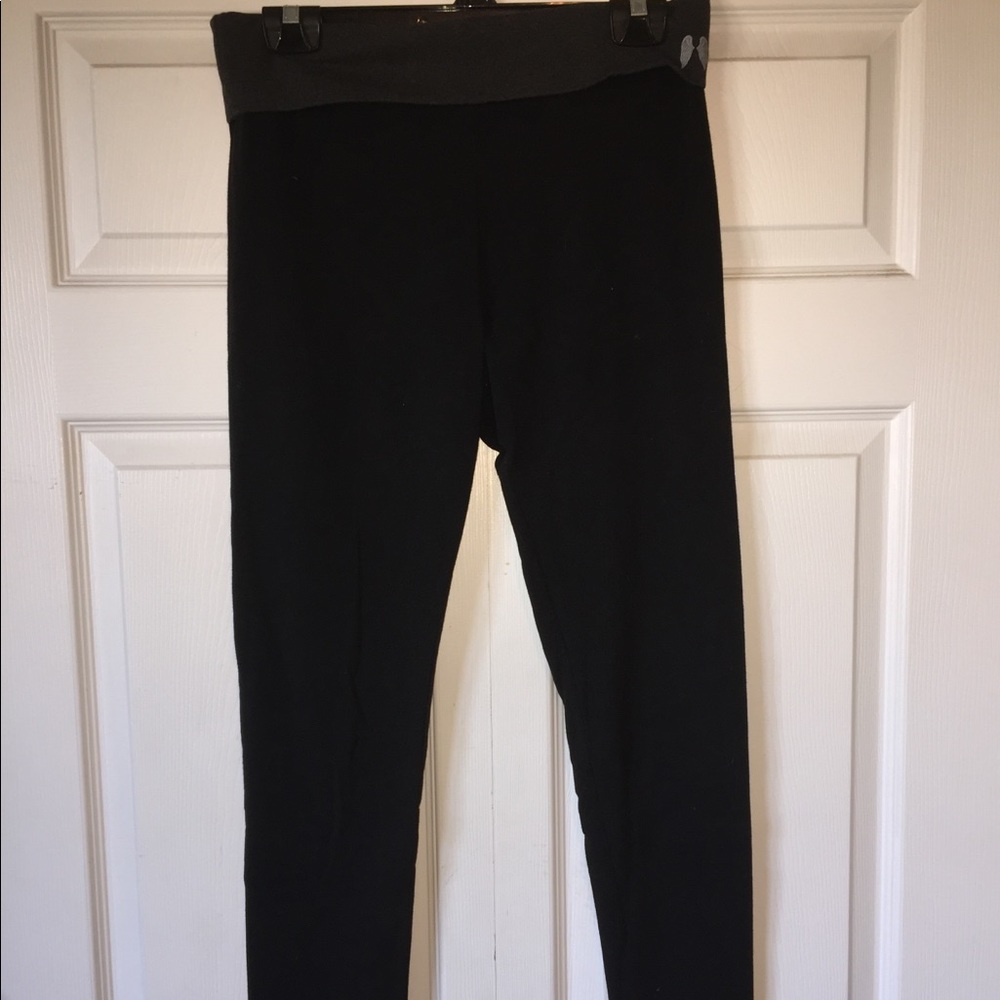 Black yoga leggings